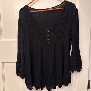 ⭐️VENUS med/lg Black Crochet-Trim V-Neck Tunic